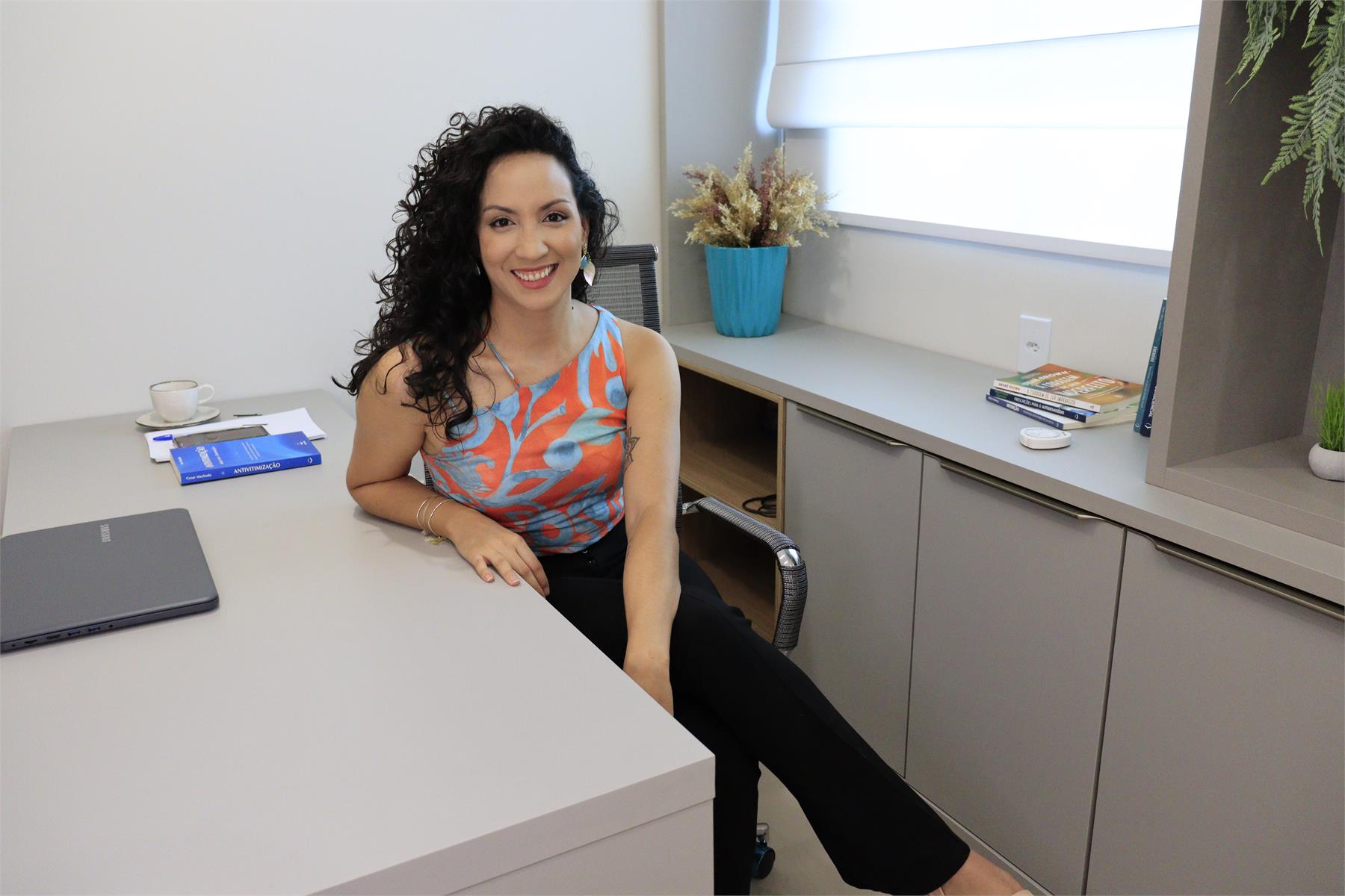 Daniela Aguirre em seu consultório